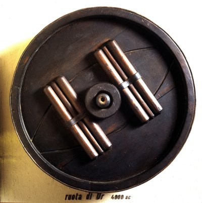 Roda da Descoberta em Ur (Mesopotâmia). 4000 AC. de Mesopotamian Mesopotamian