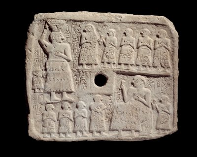 Mesopotâmia: baixo relevo em calcário de Ur-Nanshe (Nossa nanshe), Rei de Lagash. Período Sumério. De Tello Paris, musee du Louvre - Relevo comemorativo para a construção de um edifício religioso por Ur-Nanshe, Rei de Lagash (Ur-Nanshe) (Nossa nanshe) de de Mesopotamian Mesopotamian