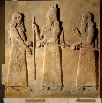 Antiguidades Orientais: detalhe de um relevo de albastro representando Sargão II dando ordens a um alto funcionário, do Palácio de Sargão II ou Sharroukin, rei da Assíria até Khorsabad (Khunsabad) (Mesopotâmia), Iraque. 722-705 AC. Paris. Museu do Louvre de Mesopotamian Mesopotamian