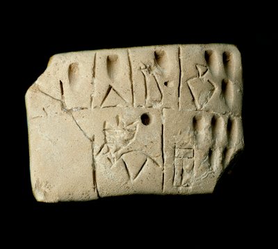 Mesopotâmia: tablete de contas de barro em escrita cuneiforme. Desde o templo de Eanna dedicado à deusa Inanna (Equivalente de Ishtar entre os sumérios) até Uruk (ou Uruk). 3200 AC. Dim. 6,4x4,7 cm musee iraqi, Bagdá - Mesopotâmia: relatos em argila de Mesopotamian School