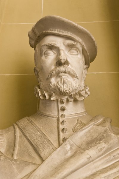 Cópia de um busto de retrato de Hernan Cortes (gesso) de Victor Louis