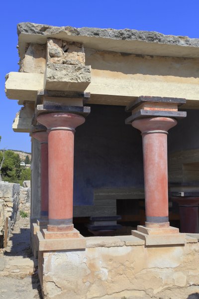 Sítio arqueológico de Minoen de Knossos. Bacias lustralesas do norte. Entrada norte do palácio. Segundo A. Evans, este edifício foi usado em cerimônias de purificação e, portanto, chamou este lugar de "bacias lustralesas". Knossos, Creta. de Minoan
