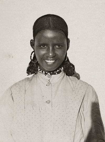 Construir um império na era fascista: Menina abissínia, 09/05/1936 (foto a p/b) de Modestino Baldinetti