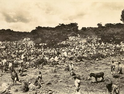 Construir um império na era fascista: Mercado Abissínio, 09/05/1936 (foto a p/b) de Modestino Baldinetti