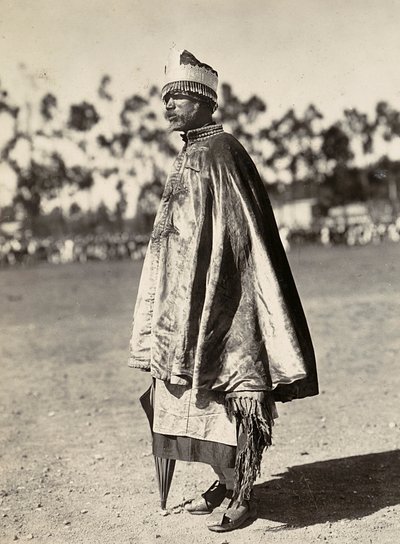 Construir um império na era fascista: Sacerdote copta, 09/05/1936 (foto a p/b) de Modestino Baldinetti