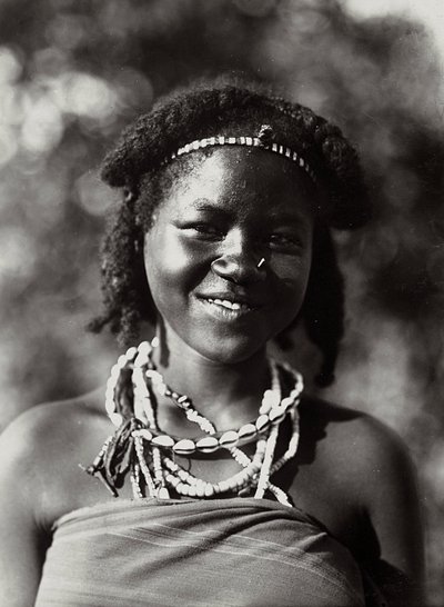 Construir um império na era fascista: Cunama girl, 09/05/1936 (foto a p/b) de Modestino Baldinetti