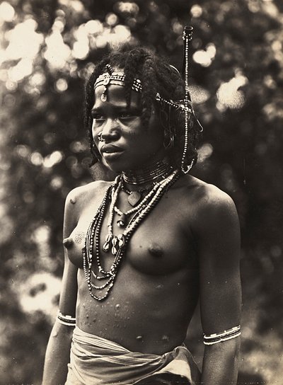 Construindo um Império na era fascista: Cunama girl, 09051936 de Modestino Baldinetti