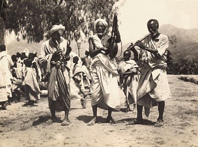 Construir um Império na Era Fascista: Músicos Habab, 09/05/1936 (foto a p/b) de Modestino Baldinetti