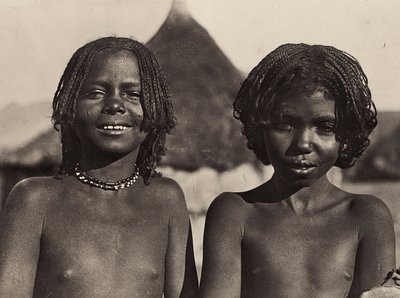 Construir um império na era fascista: Maria Meninas na Eritreia, 09/05/1936 (foto a p/b) de Modestino Baldinetti