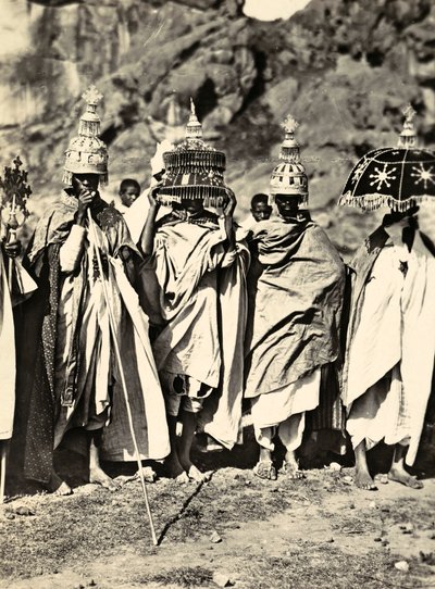 Construir um império na era fascista: um grupo de sacerdotes abissínios, 09/05/1936 (foto a p/b) de Modestino Baldinetti