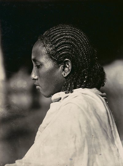 Construindo um Império na era fascista: uma mulher abissínia, 09/05/1936 (foto a p/b) de Modestino Baldinetti