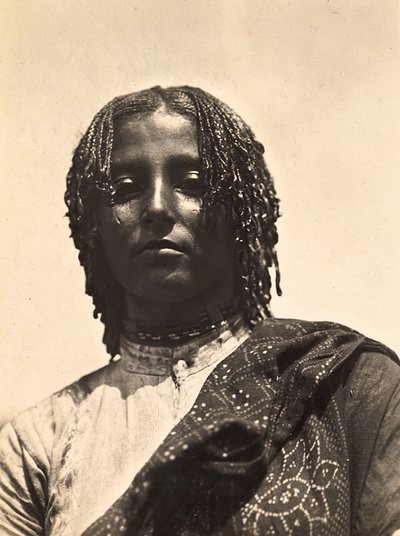 Construindo um império na era fascista: menina da tribo At Temariam, 09/05/1936 (foto a p/b) de Modestino Baldinetti