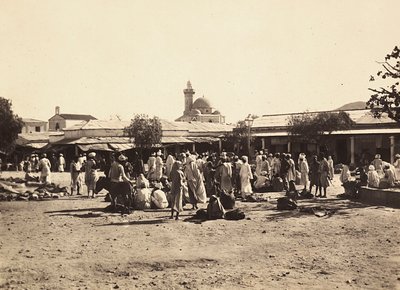 Construir um império na era fascista: praça do mercado em Cheren, 09/05/1936 (foto a p/b) de Modestino Baldinetti
