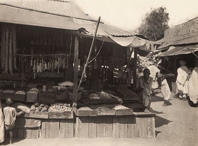 Construir um império na era fascista: loja nativa em Cheren, 09/05/1936 (foto a p/b) de Modestino Baldinetti
