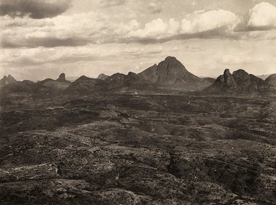 Construir um império na era fascista: as montanhas de Adua, Etiópia, 09/05/1936 (foto a p/b) de Modestino Baldinetti