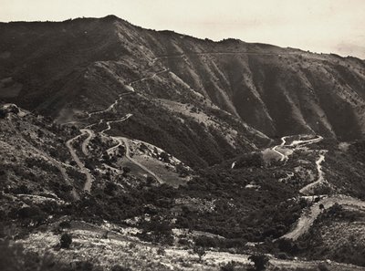 Construir um império na era fascista: a estrada nas colinas Massaua-Asmara, 09/05/1936 (foto a p/b) de Modestino Baldinetti