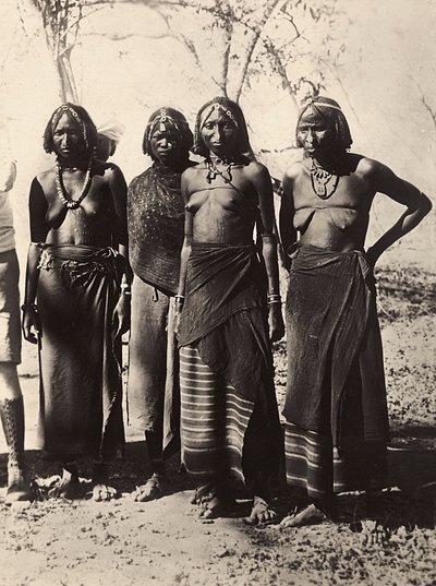 Construindo um Império na era fascista: mulheres da tribo Cunama, 09/05/1936 (foto a p/b) de Modestino Baldinetti