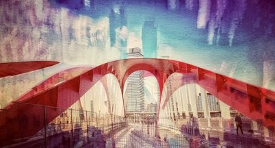 Reflexos vibrantes na ponte da cidade de Molly Fu APA