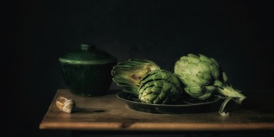 Natureza morta com alcachofras de Monique van Velzen