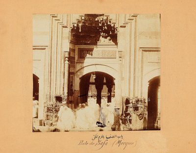 The Safa Gate, uma de um grupo de fotografias de Meca e dos Lugares Santos do Islão, c.1879-80 (albumen print) de Muhammad Sadiq Bey