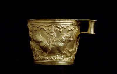 Arte Mycenian: decoração de taça de ouro de um touro em relevo de Váfio, fortaleza Mycenian ao sul do local de Esparta. 1500 AC Athenes, Museu Nacional de Arqueologia de Mycenaean