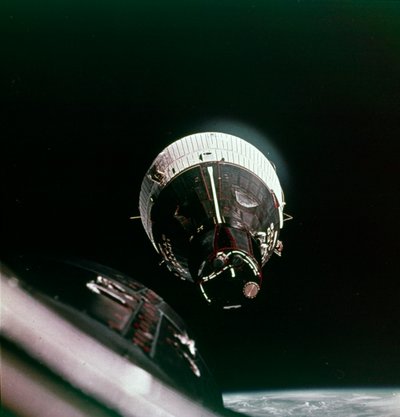 Primeiro encontro no espaço, 15 de dezembro de 1965. de NASA Images
