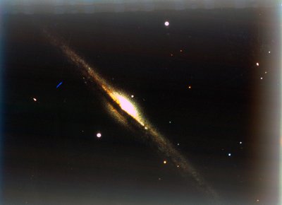 A Galáxia da Agulha em Coma Berenices. de NASA Images