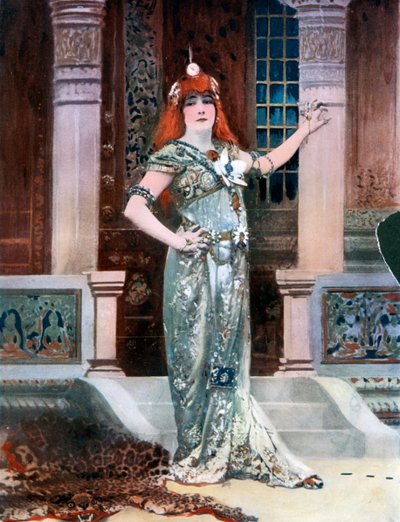 Sarah Bernhardt como Isolde, c1902. de Nadar