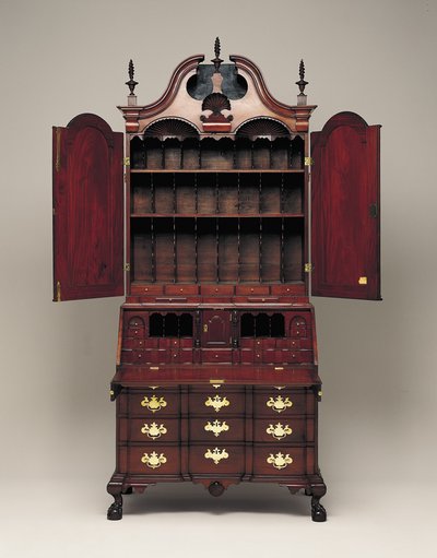 Mesa e estante de livros, c.1770-76 (mogno, pinho amarelo do sul, pinho branco oriental, choupo amarelo e latão) de Nathaniel Gould