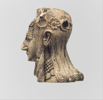 Cabeça de uma figura feminina, c.8-7º século AC (marfim) de Neo Assyrian