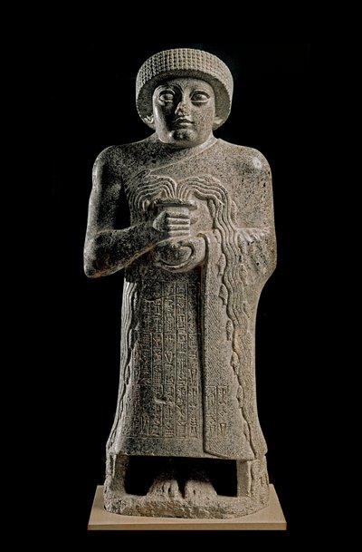 Arte Suméria: Detalhe da Estátua de Gudea, Príncipe de Lagash conhecido como "com o vaso jorrando" e dedicado à deusa Geshtinanna de Neo Sumerian Neo Sumerian