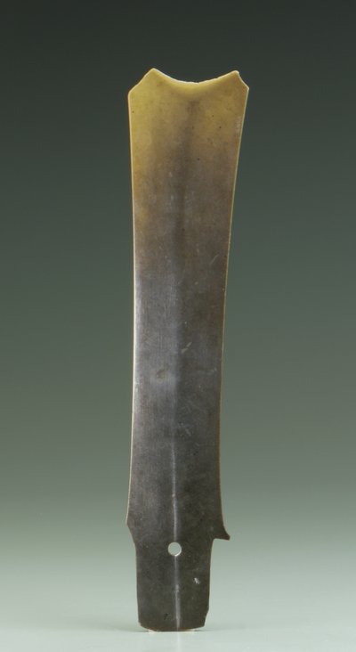Formão bifurcado (zhang), Cultura Qijia, c.2500-2000 aC (jade) de Neolithic Period Chinese School