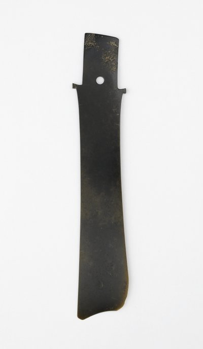 Formão bifurcado (zhang), Cultura Qijia, c.2500-2000 aC (jade (nefrita)) de Neolithic Period Chinese School