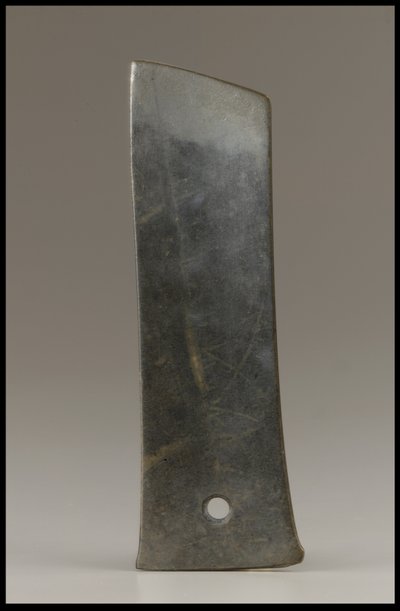 Faca de colheita (hu), Cultura Qijia, c.2500-2000 aC (jade) de Neolithic Period Chinese School