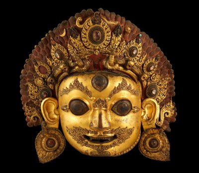 Cabeça de Bhairava, século XVI (cobre dourado pintado e cristal de rocha) de Nepalese School