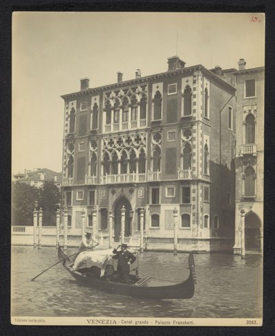 Exterieur van het Palazzo Cavalli-Franchetti te Venetië
Veneza - Grand Canal - Palazzo Franchetti (título sobre o objecto) de Neue Photographische Gesellschaft