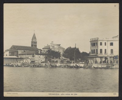 Vista do cais do Lido . Veneza - altra veduta del Lido (título no objeto) de Neue Photographische Gesellschaft