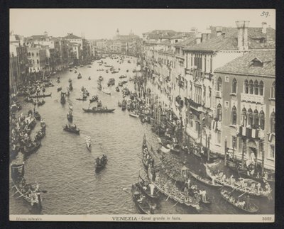 Gôndolas no Grand Canal em Veneza Veneza. Grande Canal em Festa (título no objeto) de Neue Photographische Gesellschaft