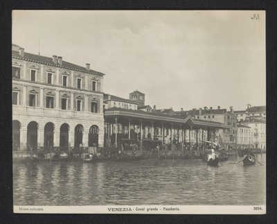 Mercado de peixe coberto em Veneza Veneza - Grande Canal - Pescheria (título no objeto) de Neue Photographische Gesellschaft