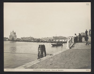Ponte pontonal sobre o Grande Canal em Veneza durante a Festa del Redentore
Veneza - Grand Canal - Ponte del Redentore (título sobre o objecto) de Neue Photographische Gesellschaft