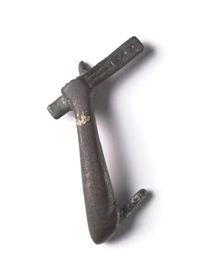 O Monte de Bronze de um "Shawabty Bundle": Braço com Paleta do Escriba, 18 a 19ª Dinastia, c.1336-1256 AC (bronze) de New Kingdom Egyptian