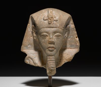 Chefe de um Shabti de Akhensten, c.1352-1336 aC (calcário) de New Kingdom Egyptian