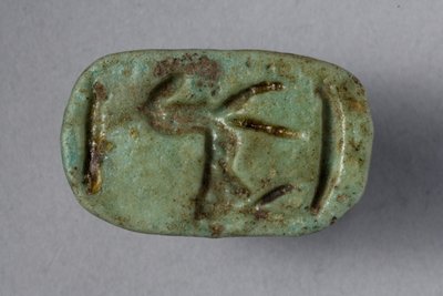 Selo de Scaraboid, 18a-19a dinastia, 1540-1186 aC (faiança) (parte de baixo de 270366) de New Kingdom Egyptian