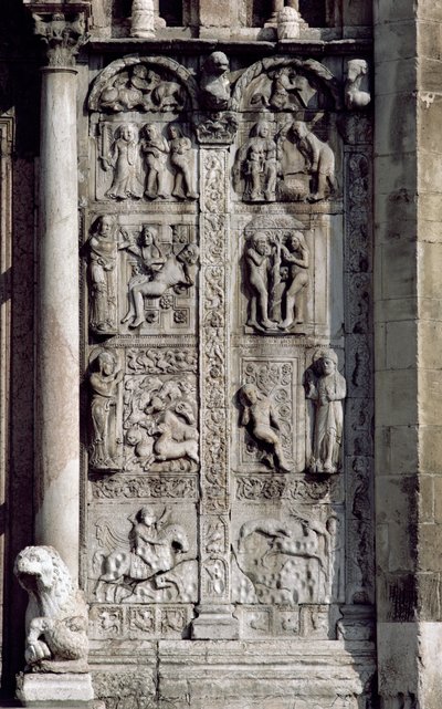 Detalhe do lado sul da varanda oeste, pedra c.1120-38 ver 136520 e 136522 de Nicholaus