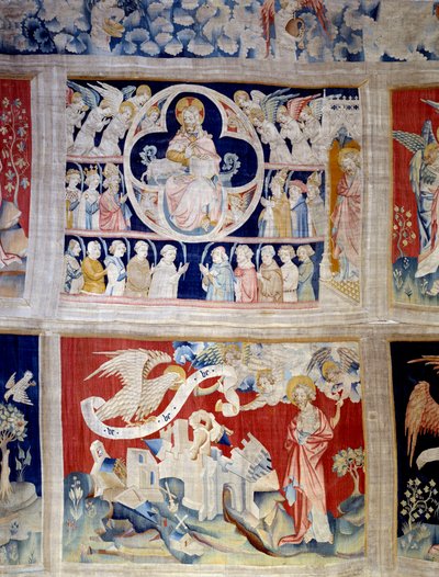 Cortina do Apocalipse (1373-1383), n. 13: Deus e o Cordeiro, símbolo de Cristo. Abaixo, n. 20, os três anjos libertam os poderes. Tapeçaria de Nicolau Bataille (1330-1405) de Nicolas Bataille