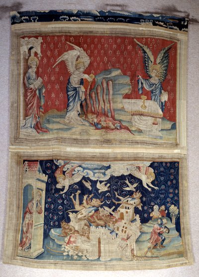 Pendurado de Apocalipse (1373-1383), n. 59: a segunda e terceira garrafas derramadas sobre o mar e as águas. Lá embaixo, n. 66, a Babilônia é invadida por demônios. Tapeçaria por Nicolas Bataille (1330-1405) de Nicolas Bataille