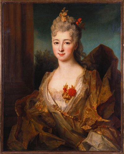 Retrato de uma senhora, meio comprimento, em um vestido bordado branco e dourado, com flores no cabelo de Nicolas de Largillière