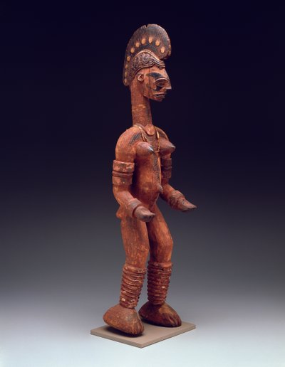 Figura feminina em pé, finais do século XIX ao XX (madeira policromada com metal, fibra e contas) de Nigerian Nigerian