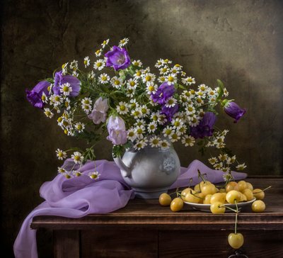 Margaridas e cerejas amarelas de Olga Aleksandrovna