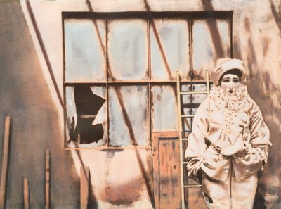 Pierrot, 2022 (cianótipo e técnica mista) de Olivia Gozzano